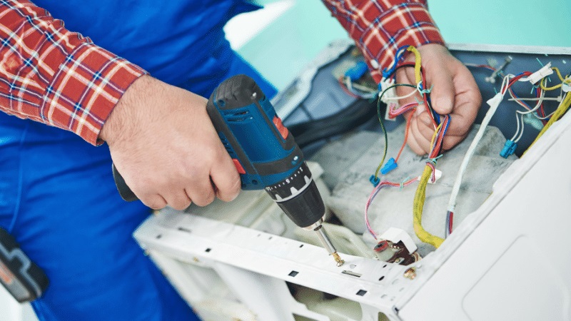Alaşehir Hotpoint Hotpoint çamaşır makinesi kart tamiri – Su almama arızası orijinal parça ile giderildi. - Teknik servis örneği
